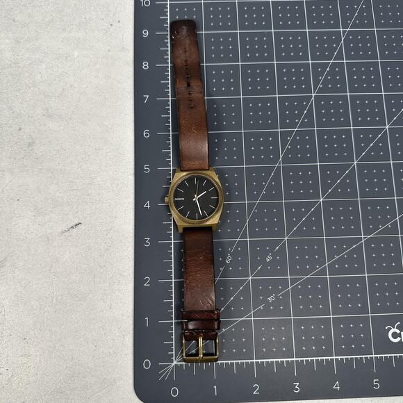 Nixon Time Teller Minimal Watch 37mm 100M Japan Movement Leather New Battery - Picture 12 of 12